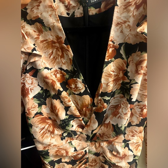 LAVISH ALICE
Floral-print ruched crepe mini dress - Picture 2 of 6